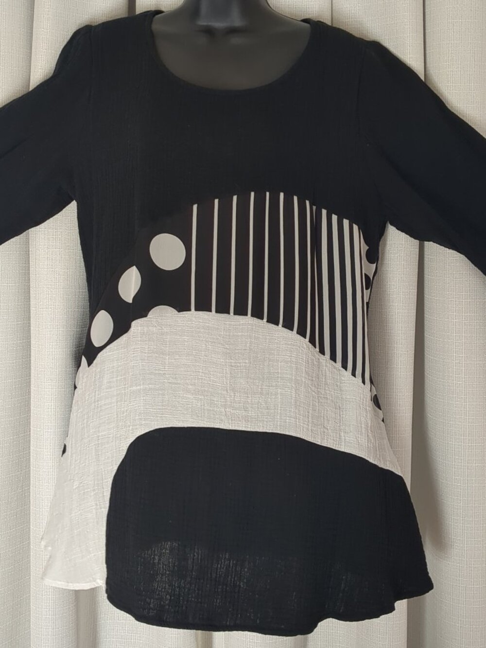 Black / White Pull Over Tunic - Picture 1 of 7